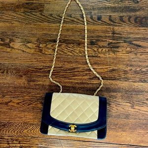 Chanel vintage bag like new with card